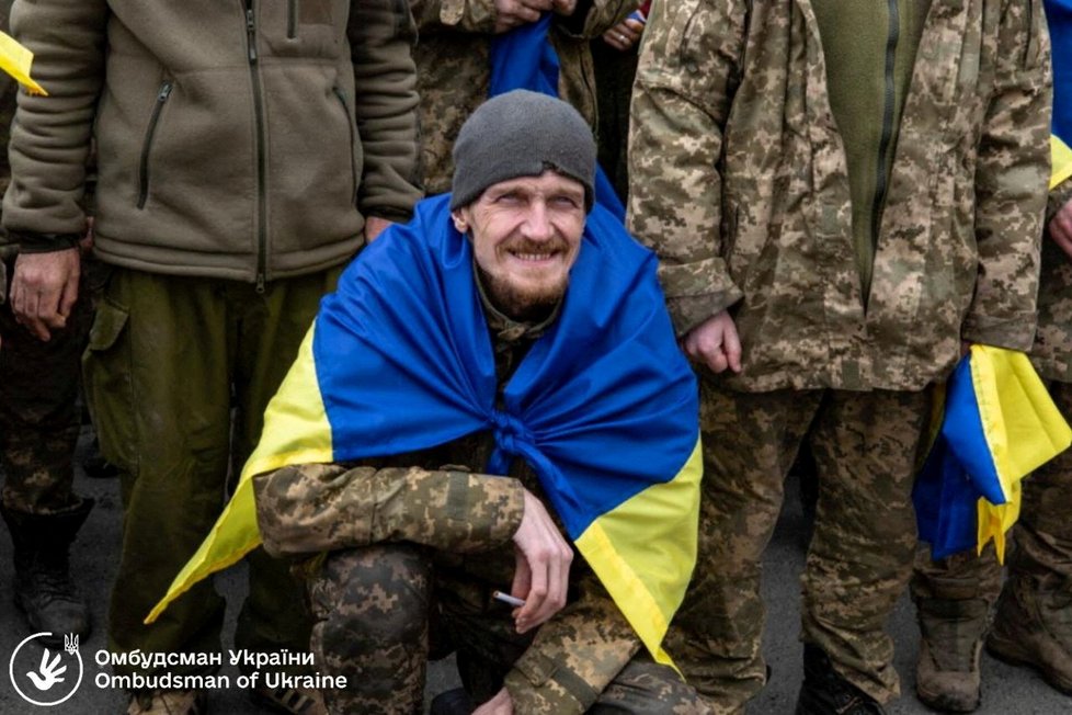 Návrat ukrajinských vojáků z ruského zajetí (16.4.2023)