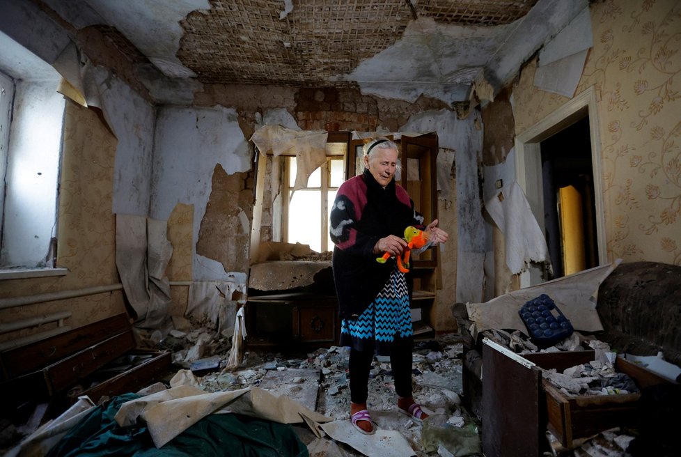 Valentina (85) dostala za svůj zničený dům v Mariupolu náhradu byt v panelovém domě