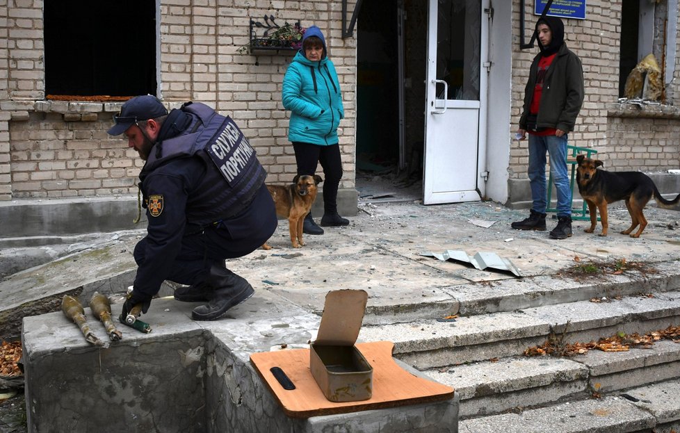 Likvidace nevybuchlé střely na Ukrajině (17. 11. 2022)