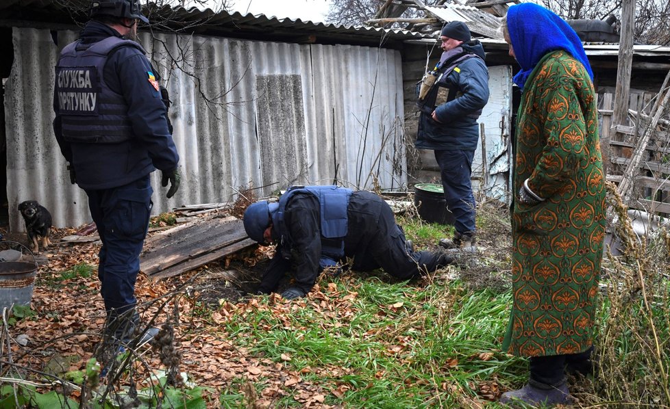 Likvidace nevybuchlé střely na Ukrajině (17. 11. 2022)