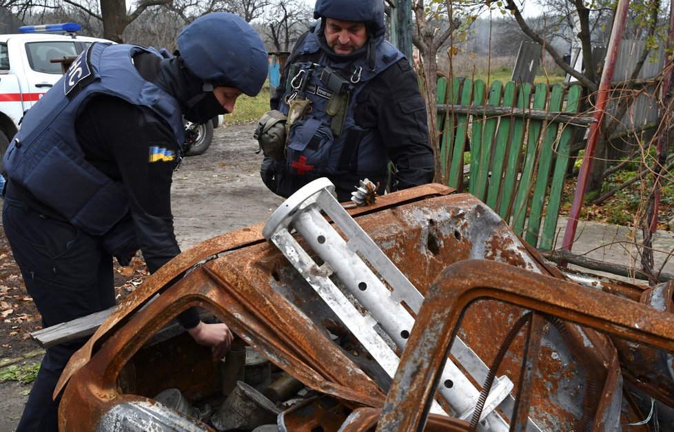 Likvidace nevybuchlé střely na Ukrajině (17. 11. 2022)