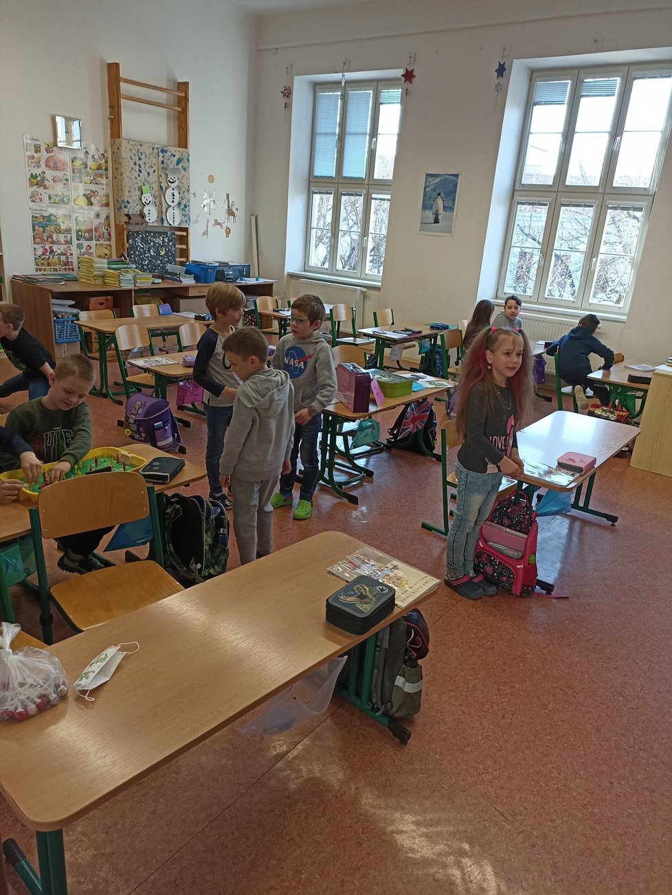 V pondělí nastoupilo na ZŠ J. A. Komenského v Brně prvních 12 ukrajinských školáků.