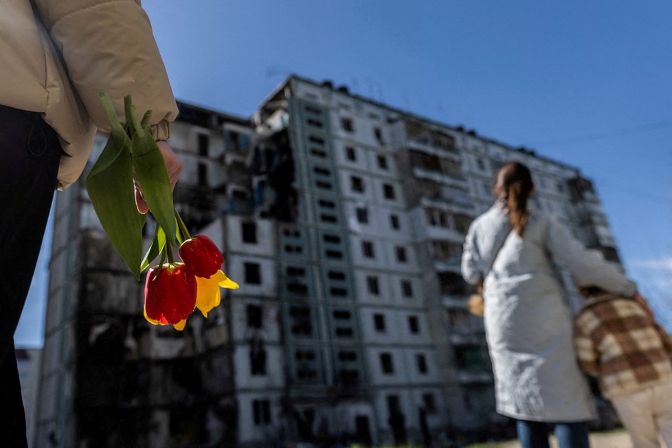 Lidé truchlí za oběti ve městě Umaň