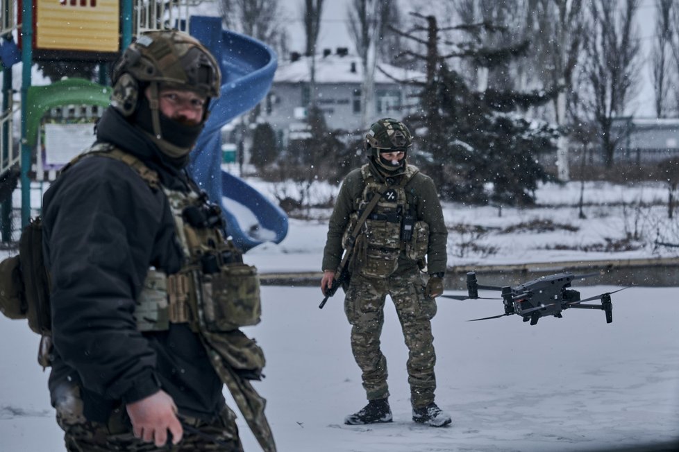 Ukrajinští vojáci na frontě poblíž Doněcka (12.2. 2023))