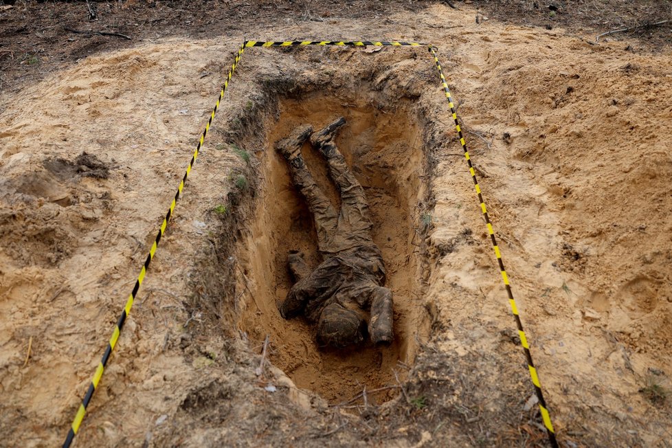 Humanitární mise „Černý tulipán“: Dobrovolníci exhumují těla padlých ukrajinských vojáků