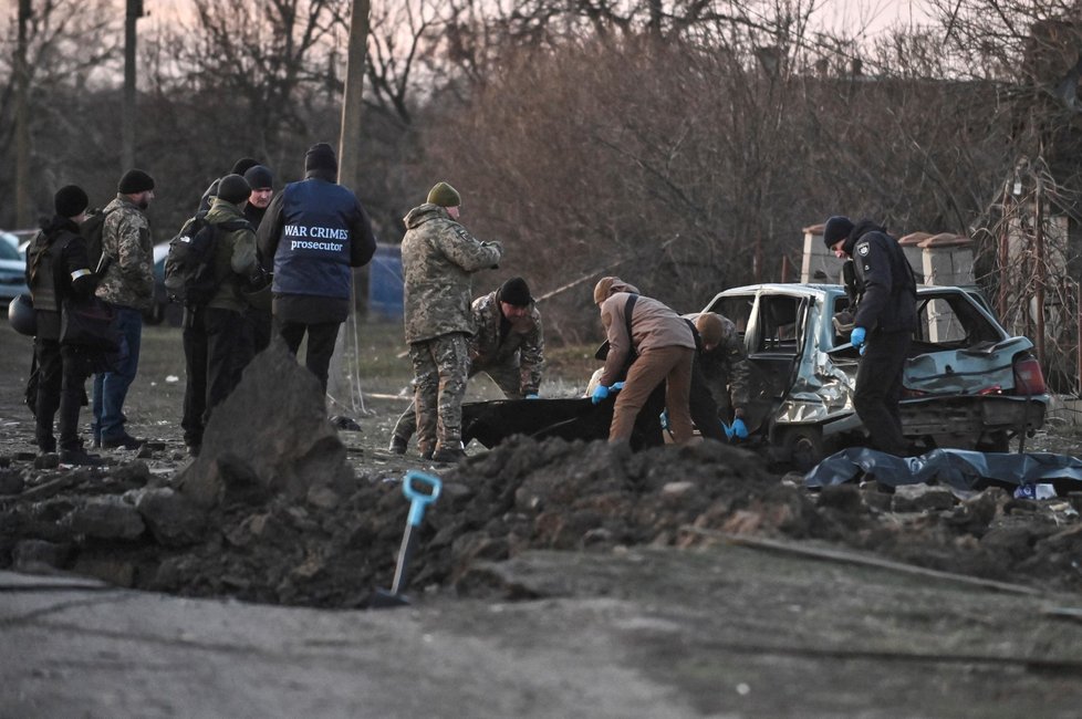 Následky dopadu raketu v Záporoží (5. 12. 2022)