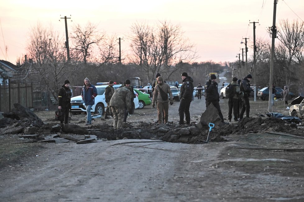 Následky dopadu raketu v Záporoží (5. 12. 2022)