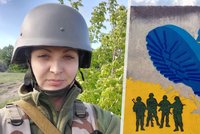 Julie bývala doktorkou: Teď statečná matka odvezla děti k prarodičům a šla bránit Ukrajinu