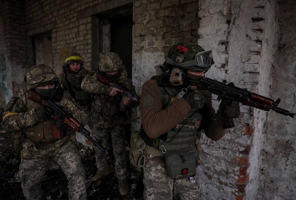 Ukrajinští vojáci poblíž hranic s Běloruskem v oblasti Volyně.
