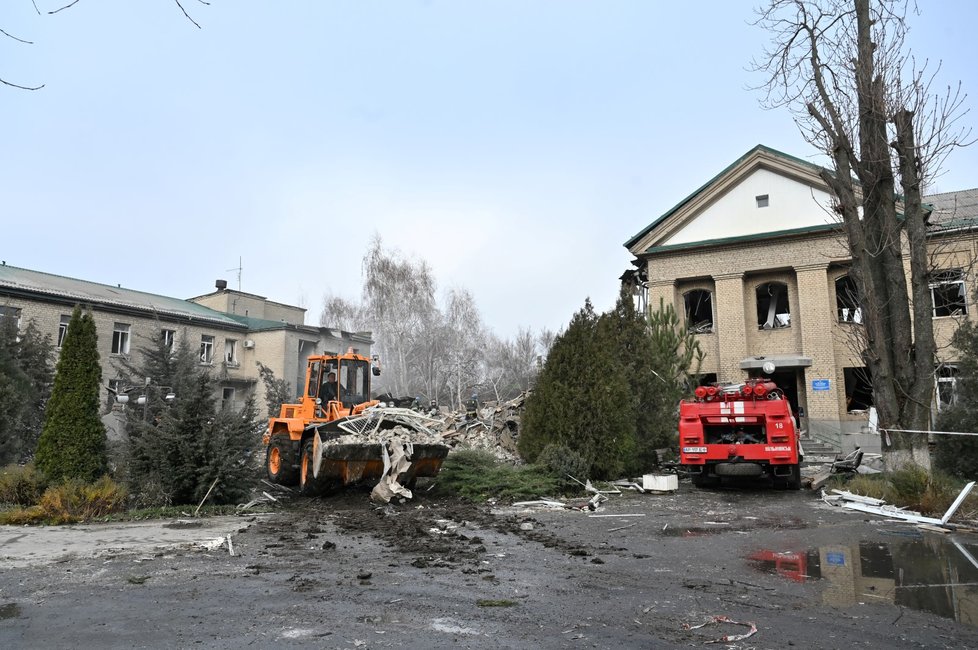 Následky bombardování porodnice ve Vilňansku v Záporožské oblasti.