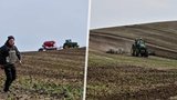 Ukrajinští farmáři už netahají tanky: V neprůstřelných vestách osévají zaminovaná pole