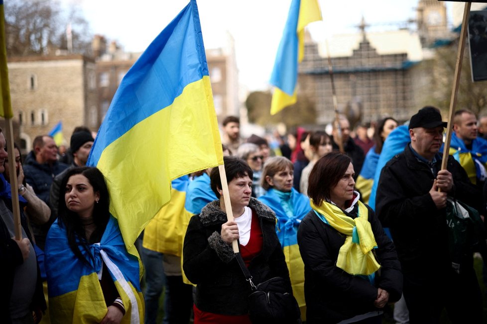 Protest na podporu Ukrajiny před britským parlamentem (27.3.2022)
