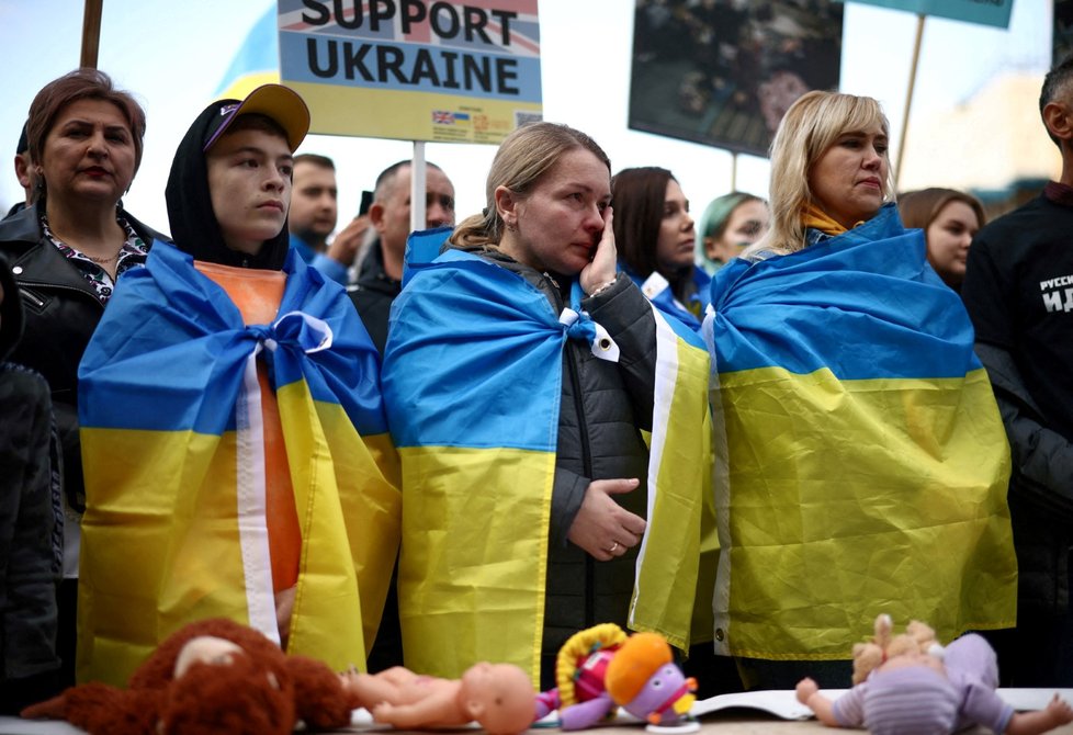 Protest na podporu Ukrajiny před britským parlamentem (27.3.2022)
