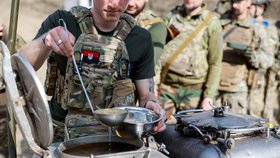 Jídlo pro ukrajinské vojáky je předražené.