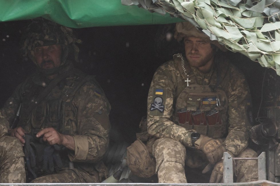Ukrajinští vojáci jedou na frontu. Charkovská oblast, 23. dubna 2022.
