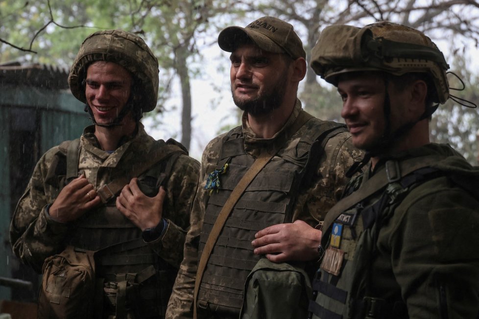 Ukrajinští vojáci na frontě poblíž Bachmutu (12. 7. 2023)
