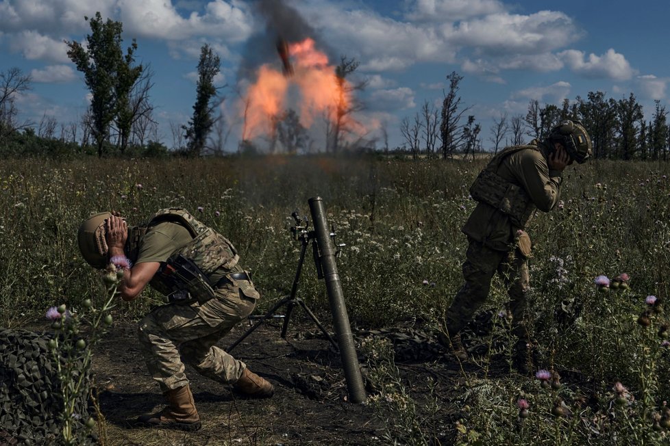 Ukrajinští vojáci na frontě poblíž Bachmutu (12. 8. 2023)