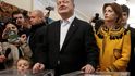 Na Ukrajině volí prezidenta. Mandát chce obhájit současná hlava státu Petro Porošenko. (21.4.2019)