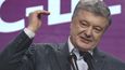 Svůj mandát se snaží obhájit stávající prezident Petro Porošenko