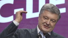 Svůj mandát se snaží obhájit stávající prezident Petro Porošenko (31. 1. 2019)