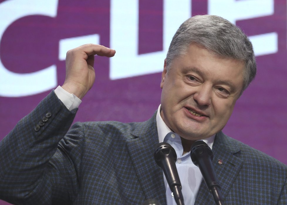 Svůj mandát se snaží obhájit stávající prezident Petro Porošenko. (31.1. 2019)