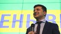 Volodymyr Zelenskyj ovládl první kolo prezidentských voleb na Ukrajině