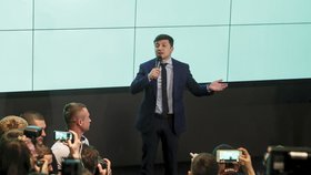 Komik Volodymyr Zelenskyj je favoritem prezidentských voleb na Ukrajině. Po prvním kole vede (31.3. 2019)