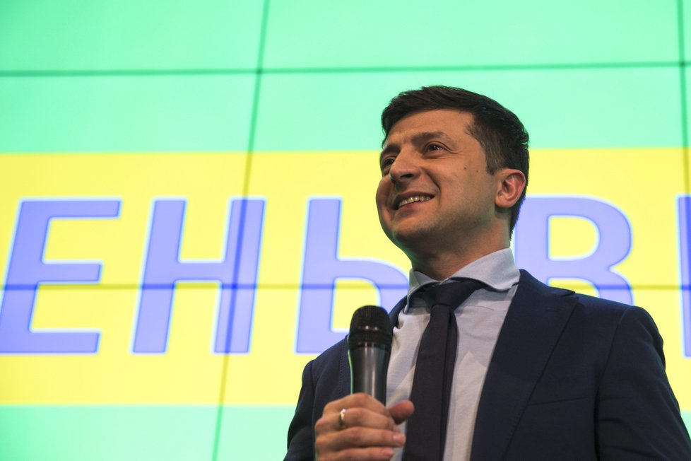 Komik Volodymyr Zelenskyj je favoritem prezidentských voleb na Ukrajině. Po prvním kole vede (31.3. 2019)