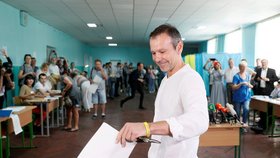 Na Ukrajině se konají volby, favoritem je strana prezidenta Zelenského (21. 7. 2019)