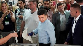 Na Ukrajině se konají volby, favoritem je strana prezidenta Zelenského (21. 7. 2019)