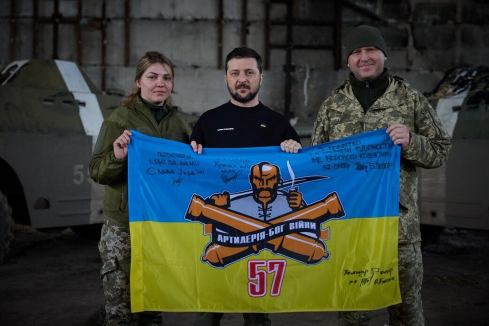 Volodymyr Zelenskyj navštívil raněné vojáky v Doněcké oblasti