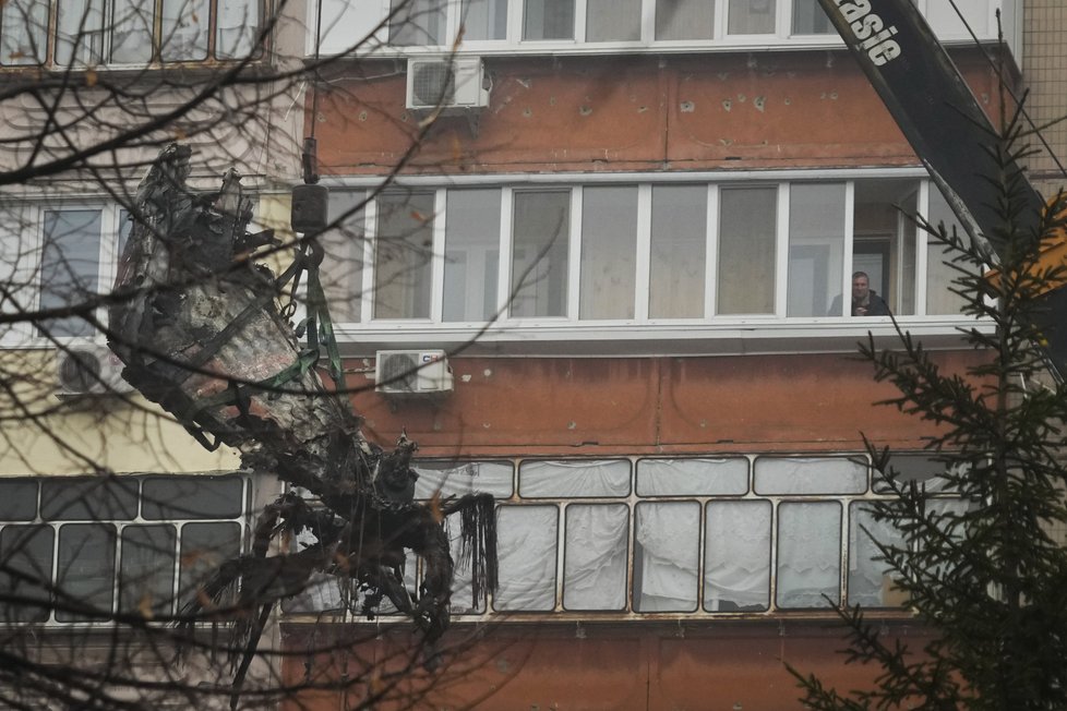 Na Ukrajině spadl vrtulník do areálu školky.