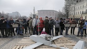 Výstava na Ukrajině: Tyhle zbraně mají dokazovat, že se do bojů zapojilo Rusko