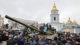 Výstava na Ukrajině: Tyhle zbraně mají dokazovat, že se do bojů zapojilo Rusko