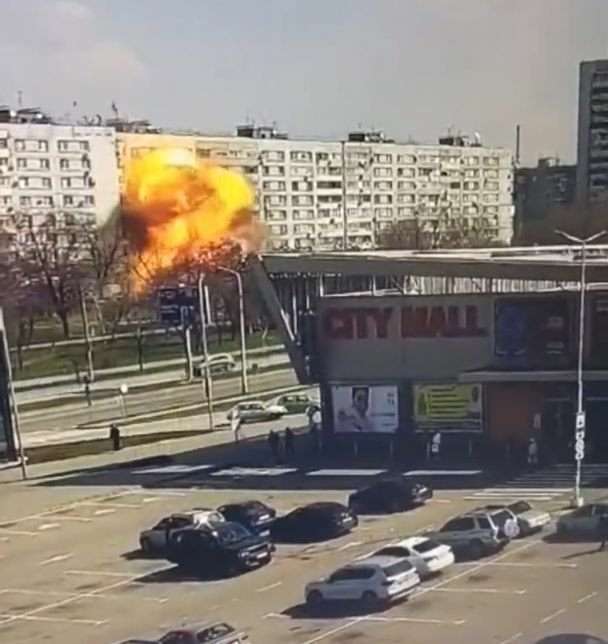 Výbuch v paneláku v Záporoží (22. 3. 2023).