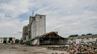 Útoky na ukrajinské přístavy vyhnaly cenu pšenice na pětiměsíční maximum