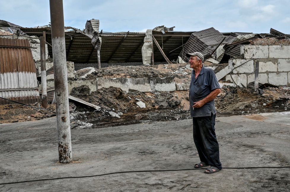 Zásobník pšenice poničený ruským útokem. Záporožská oblast, 5 8. 2022.