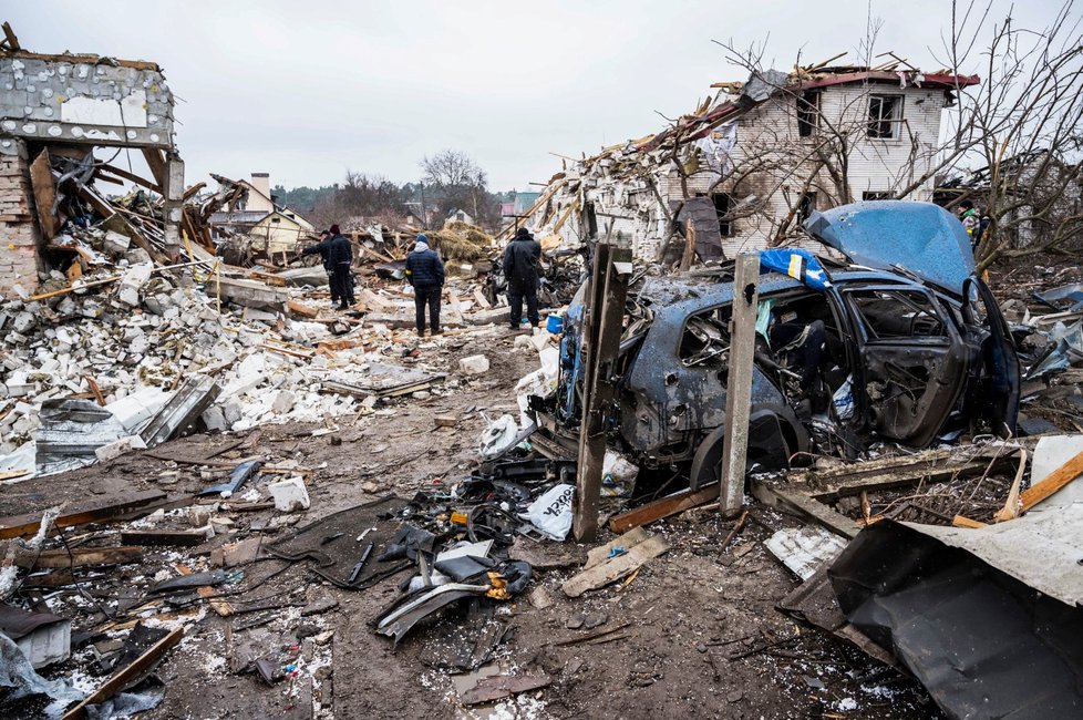 Odklízení trosek v bombardovaném Žytomyru, 2. března.