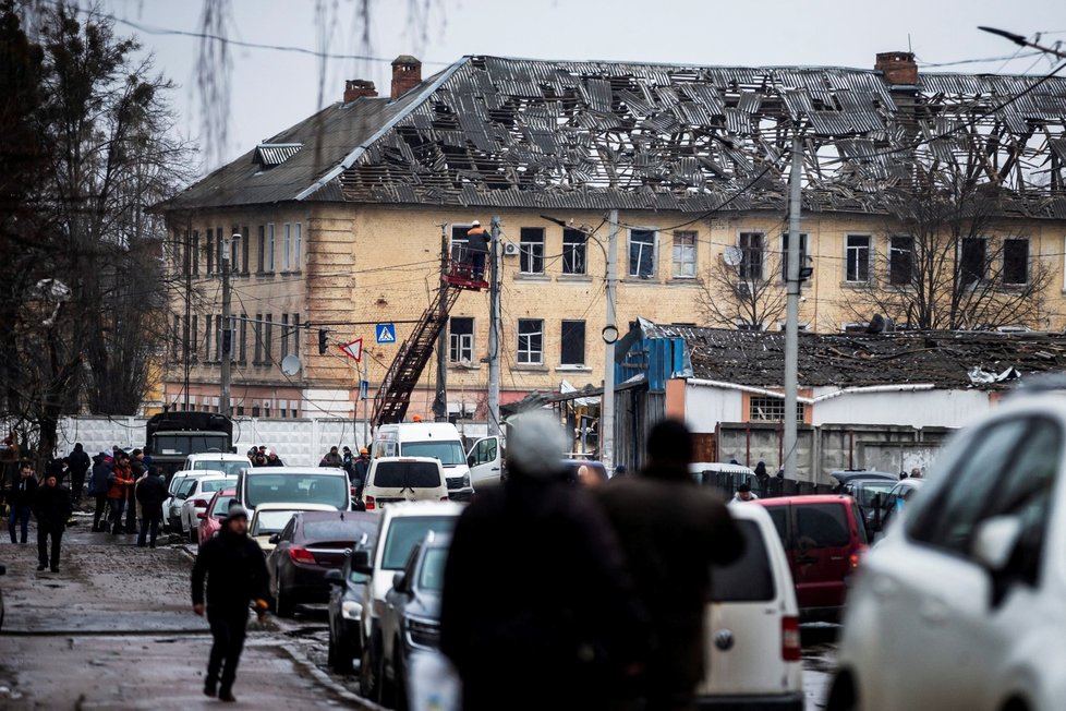 Odklízení trosek v bombardovaném Žytomyru, 2. března.