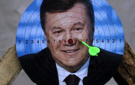 Ukrajinci vyhlásili hon na Janukovyče.
