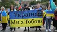 Lidé po celém světě si připomínají výročí ruského vpádu na Ukrajinu. Akce na podporu Ukrajiny v Sydney