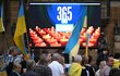 Lidé po celém světě si připomínají výročí ruského vpádu na Ukrajinu. Akce na podporu Ukrajiny v Sydney