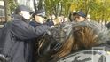 Chewie v Oděse v konfliktu s policií