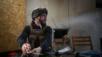 Když nevidí drony, postupují tanky. Rusové mají zimu opět na své straně Když nevidí drony, postupují tanky. Rusové mají zimu opět na své straně