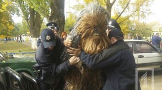 Komunální volby na Ukrajině: na scéně je kromě Darth Vadera i Chewie