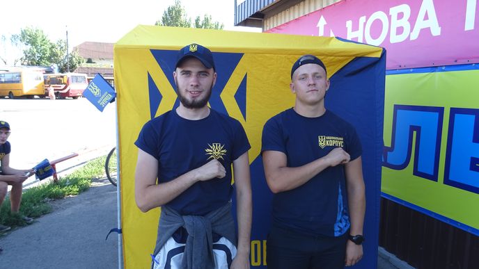 Dobrovolníci ukrajinské krajně pravicové strany Národní korpus