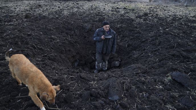 Není jasné, zda budou moci místní na jaře obdělávat půdu, zatím v ní nacházejí zbytky po útocích.