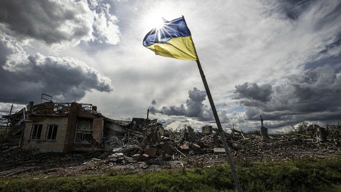 Ukrajinská armáda dává najevo, že na Putinově podpisu anexe nezáleží a o kontrole území se rozhodne na frontě.