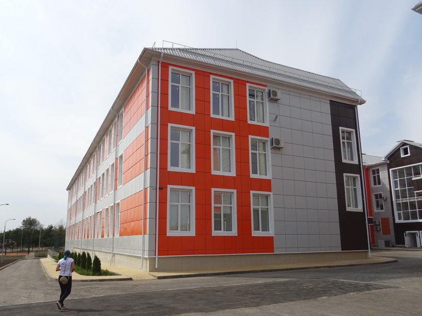 Doněck - nová škola postavená z vládních fondů