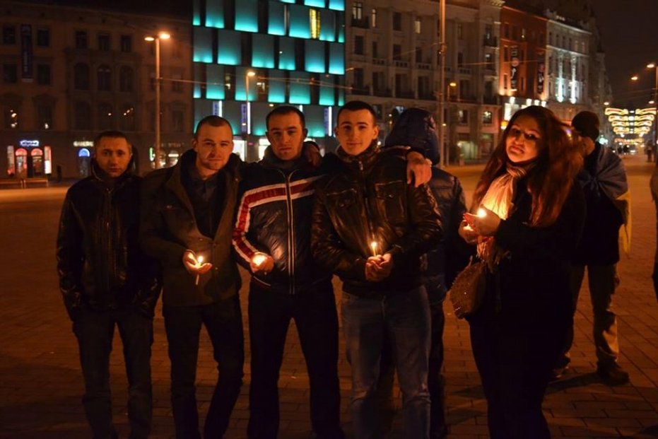 Ukrajinci, žijící v Česku, přišli podpořit svoji zemi. (autor: Julia Kolosenko)